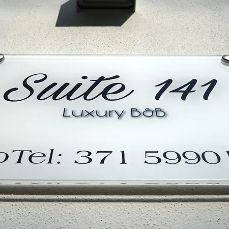 141 - Luxury Couette-café